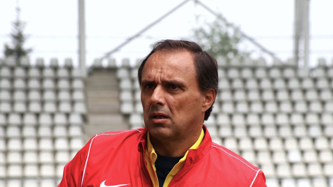 cele-mai-tari-imagini-de-la-antrenamentul-generatiei-de-aur-cum-au-fost-surprinsi-raducioiu-fiara-lacatus_3_size6.jpg